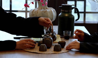 养生必备，喝茶让你精力充沛